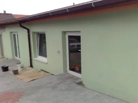 Dokončená fasáda a exteriér
